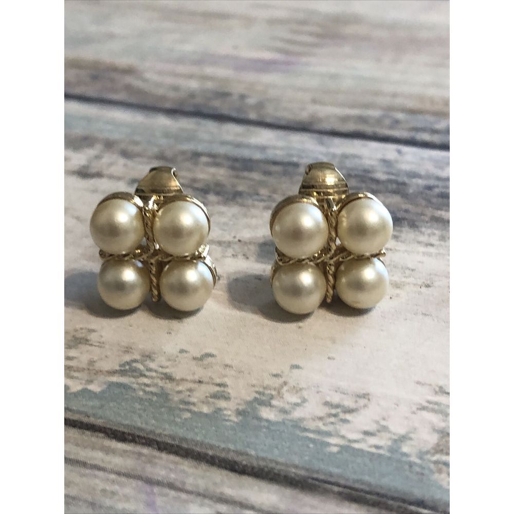Crown Trifari Pearl EARRINGS Gold Tone‎ Twist Clip-on estate